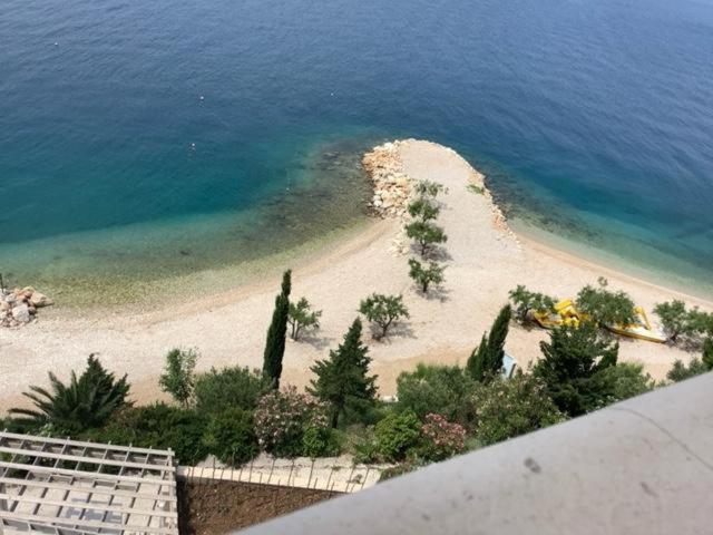 Apartments Lozina On The Beach Omis Exterior photo